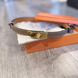 Brand new Hermes authentic Kelly Leather Belt in etoupe epsom with gold